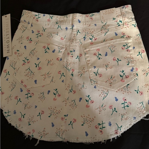 Tinseltown Floral White Mini Skirt - Picture 5 of 6